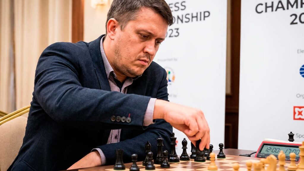 Евгений Зайферт с кубком победителя шахматного чемпионата