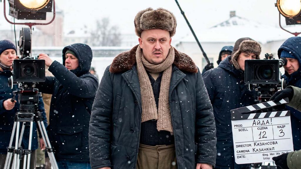 Зайферт Евгений на съёмочной площадке сериала Айда в костюме конца 1970-х